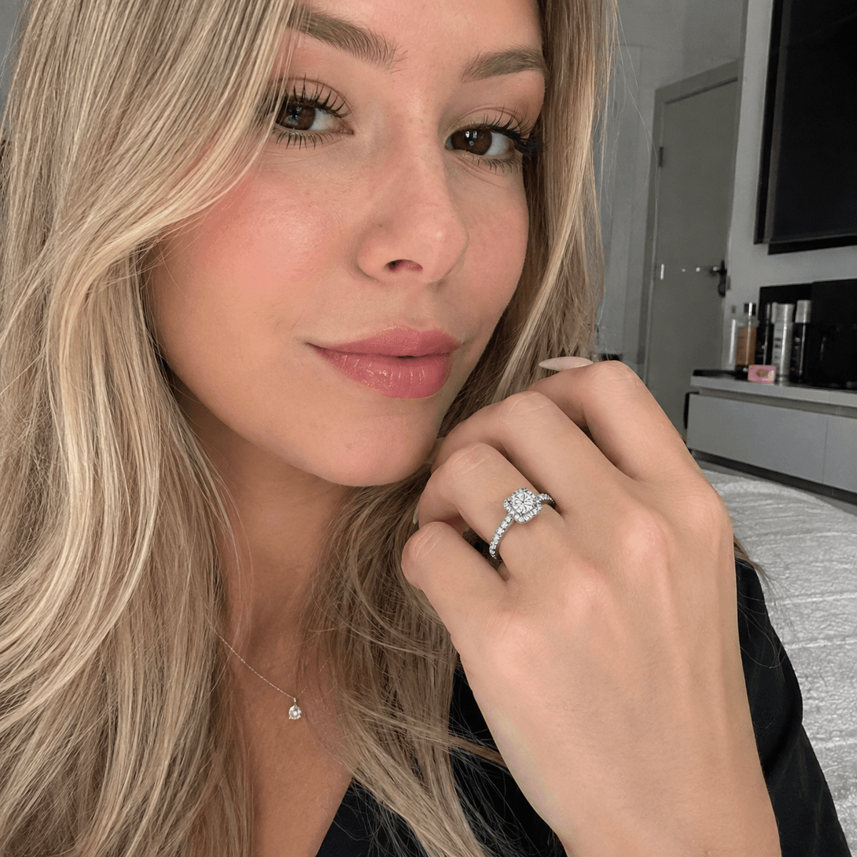 Anel Aurora Brilhante Moissanite Cravejado Prata 925 Banhado a Ouro Branco 18k VVS1 Certificada