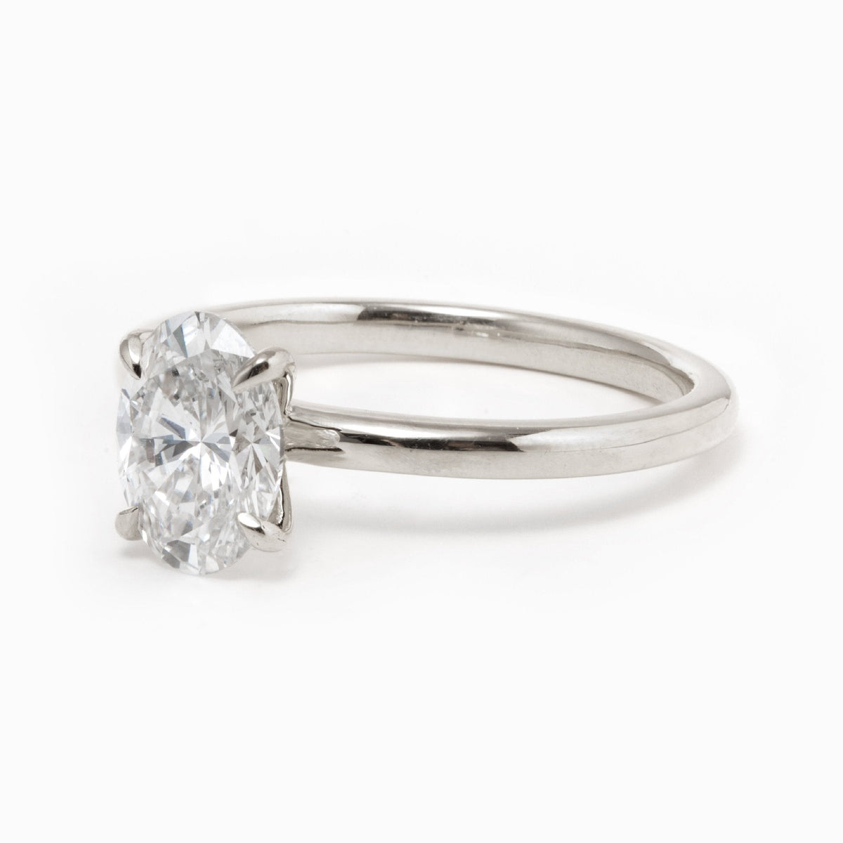 Anel Solitário Elegancy Moissanite Oval em Prata 925 com Banho de Ouro Branco 18k, VVS1 Certificada