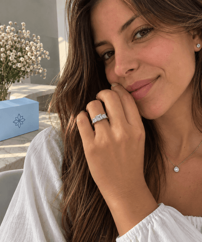Anel Imperial Moissanite Esmeralda em Prata 925 Banhado a Ouro Branco VVS1 Certificado GRA