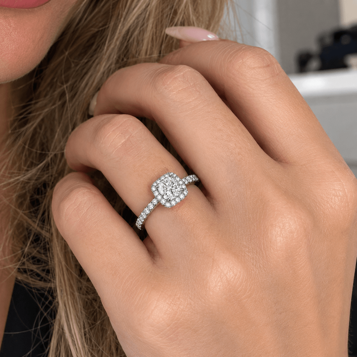 Anel Aurora Brilhante Moissanite Cravejado Prata 925 Banhado a Ouro Branco 18k VVS1 Certificada