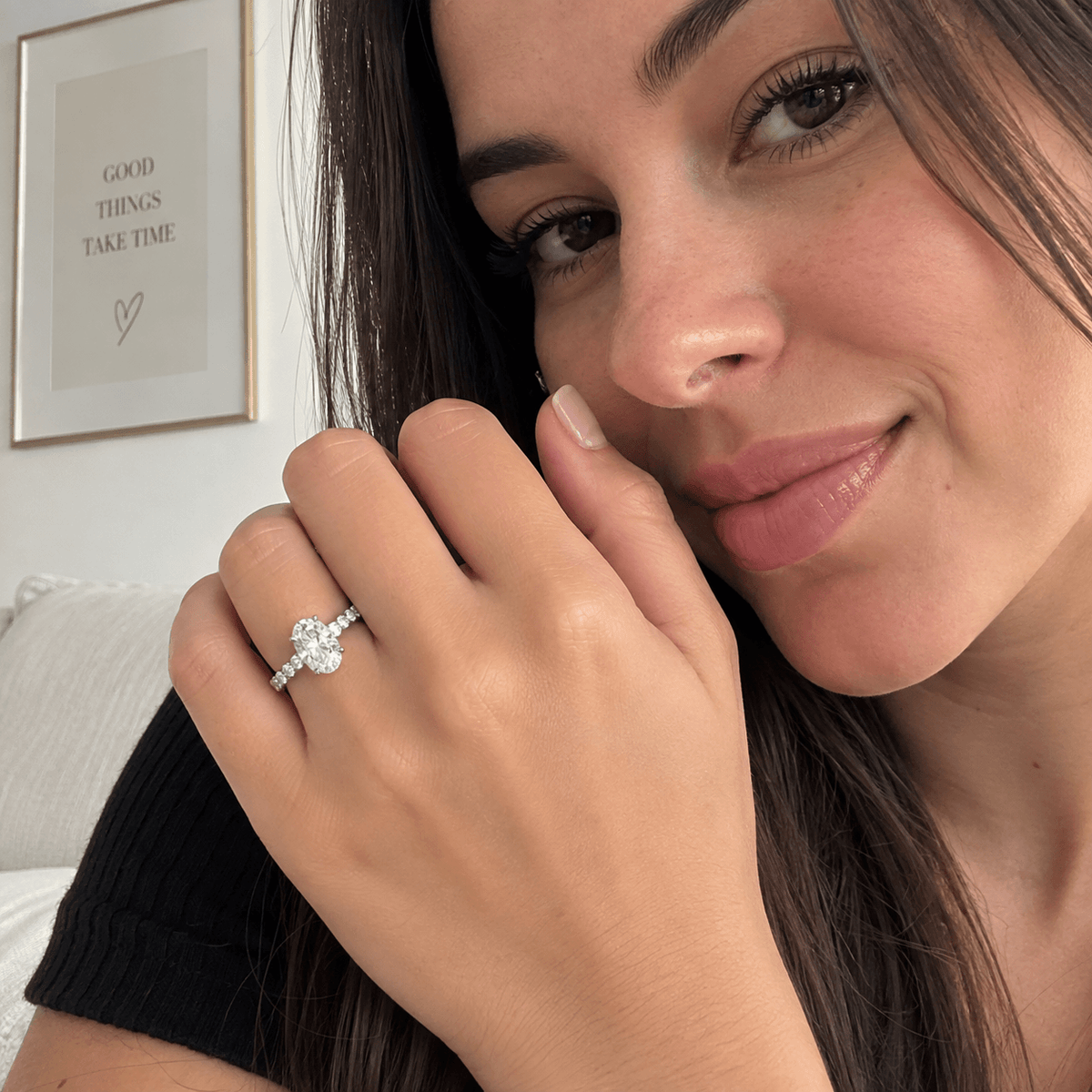 Anel Solitário Elegancy Moissanite Cravejado Oval em Prata 925 com Banho de Ouro Branco 18k, VVS1 Certificada