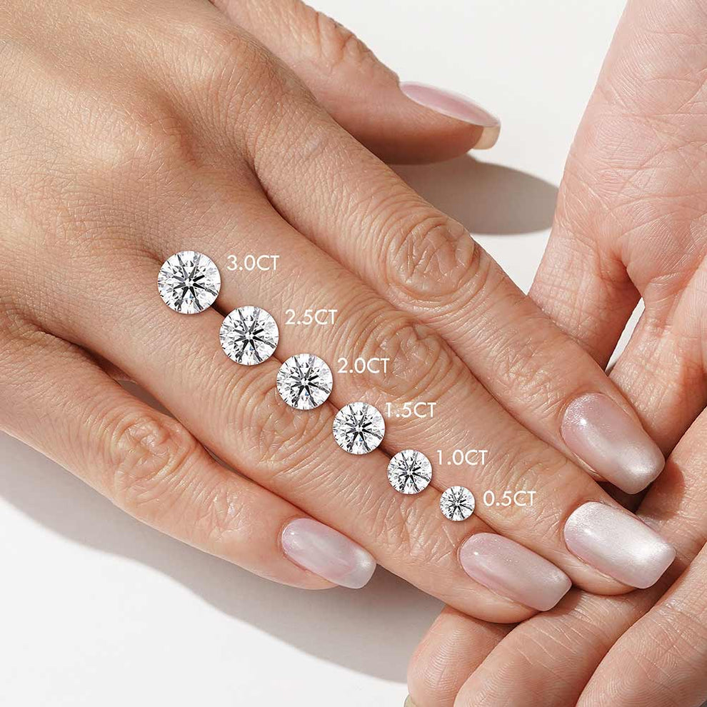 Anel Meia Aliança Moissanite 1.5ct Brilhante em Prata 925 Banhado a Ouro Branco - 5 Pedras Cor D VVS1 Certificada
